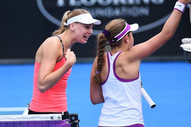 06.0.2016. Auckland, New Zealand. Naomi Broady from England has words with Jelena Ostapenko (LAT) after winning their match during Day 3 of the 2016 ASB Classic Womens. ASB Tennis Centre, Auckland, New Zealand. Wednesday 6 January 2016. xChrisxSymesx  ActionPlus11694321