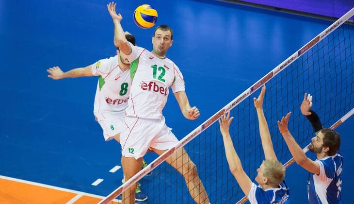Berlin, Deutschland, 06.01.2016: Volleyball Olympia Qualifikation Männer Maenner 2016 - Spiel 3 Bulgarien - Finnland. Viktor Yosifov (Bulgaria 12)