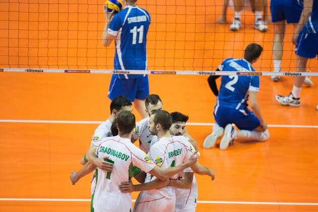 Berlin, Deutschland, 06.01.2016: Volleyball Olympia Qualifikation Männer Maenner 2016 - Spiel 3 Bulgarien - Finnland. Jubel Bulgarien