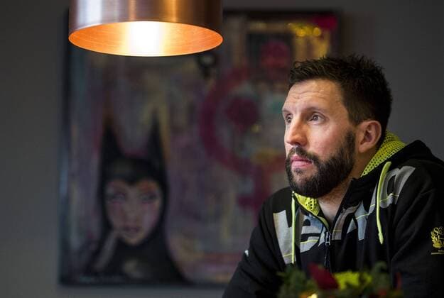 160106 Tobias Karlsson intervjuas under en pressträff med svenska handbollslandslaget den 6 januari 2016 i Helsingborg.  Copyright: PETTERxARVIDSON BB160106PA016