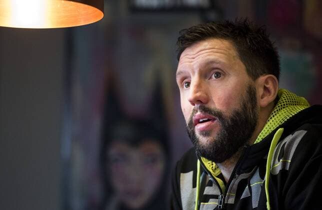 160106 Tobias Karlsson intervjuas under en pressträff med svenska handbollslandslaget den 6 januari 2016 i Helsingborg.  Copyright: PETTERxARVIDSON BB160106PA017