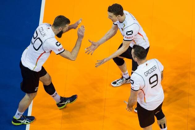 06.01.2016, Max Schmeling Halle, Berlin Volleyball, Olympiaqualifikation, Deutschland (GER) vs. Serbien (SRB) Jubel Philipp Collin ( 20 GER), Lukas Kampa ( 11 GER), Georg György Gyoergy Grozer ( 9 GER)