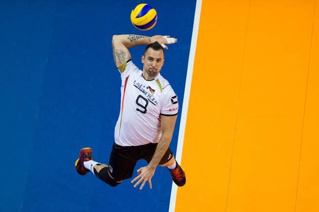 Bilder des Tages Sport 06.01.2016, Max Schmeling Halle, Berlin Volleyball, Olympiaqualifikation, Deutschland (GER) vs. Serbien (SRB) Angriff Georg György Gyoergy Grozer ( 9 GER)