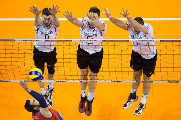 06.01.2016, Max Schmeling Halle, Berlin Volleyball, Olympiaqualifikation, Deutschland (GER) vs. Serbien (SRB) Angriff Uros Kovacevic ( 2 SRB) - Block Dreierblock Lukas Kampa ( 11 GER), Marcus Böhme Boehme ( 8 GER), Christian Fromm ( 1 GER)
