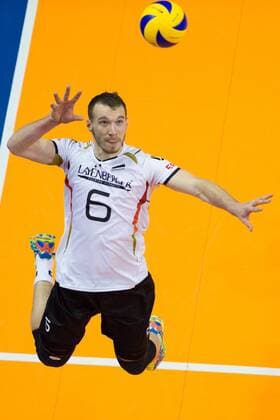 06.01.2016, Max Schmeling Halle, Berlin Volleyball, Olympiaqualifikation, Deutschland (GER) vs. Serbien (SRB) Angriff Denys Kaliberda ( 6 GER)