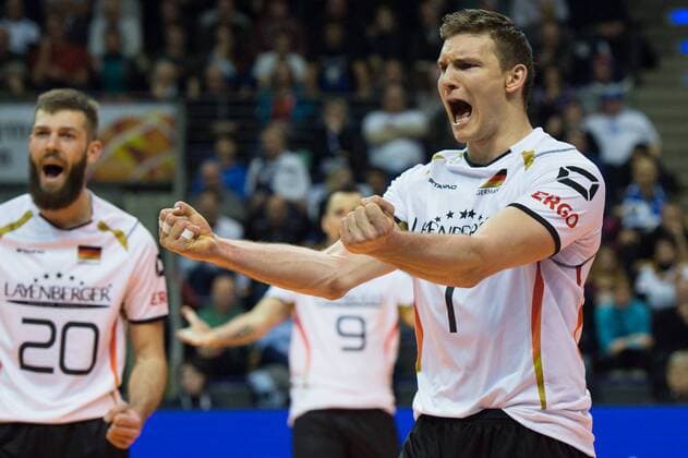 06.01.2016, Max Schmeling Halle, Berlin Volleyball, Olympiaqualifikation, Deutschland (GER) vs. Serbien (SRB) Jubel Christian Fromm ( 1 GER)