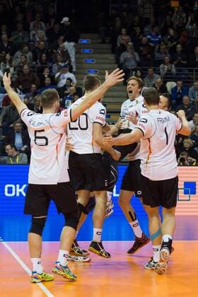 06.01.2016, Max Schmeling Halle, Berlin Volleyball, Olympiaqualifikation, Deutschland (GER) vs. Serbien (SRB) Jubel Denys Kaliberda ( 6 GER), Philipp Collin ( 20 GER), Patrick Steuerwald ( 16 GER), Georg György Gyoergy Grozer ( 9 GER), Christian Fromm ( 1 GER)