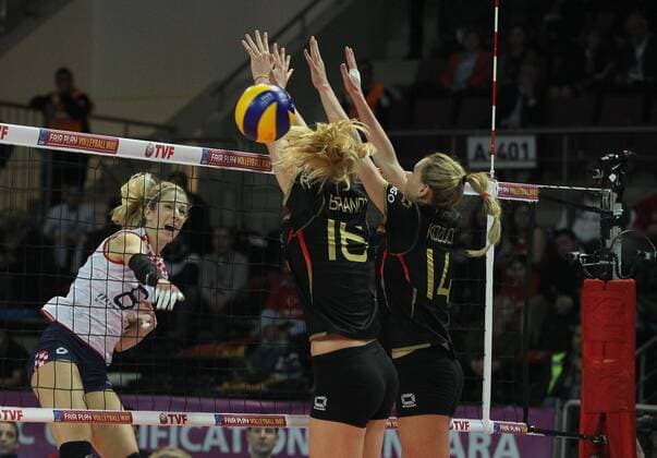 Volleyball, Damen, Olympia Quali, Deutschland - Kroatien 2016 European Olympic Qualification Pool A Day 3 - match Germany and Craotia at Baskent Volleyball Hall in Ankara on January 6, 2016. Final Score: Germany 3 - Croatia 0 Pictured: Anja Brandt 16, Margareta Anna Kozuch 14 of Germany and Mia Jerkov 8 of Croatia. 