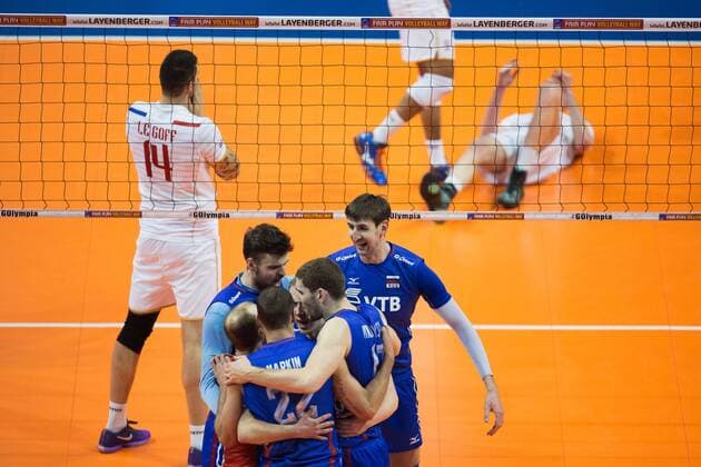 Berlin, Deutschland, 06.01.2016: Volleyball Olympia Qualifikation Männer Maenner 2016 - Spiel 6 Russland - Frankreich. Jubel Russland