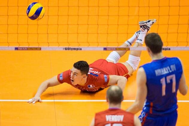 06.01.2016, Max Schmeling Halle, Berlin Volleyball, Olympiaqualifikation, Frankreich (FRA) vs. Russland (RUS) Abwehr Jenia Grebennikov ( 2 FRA)
