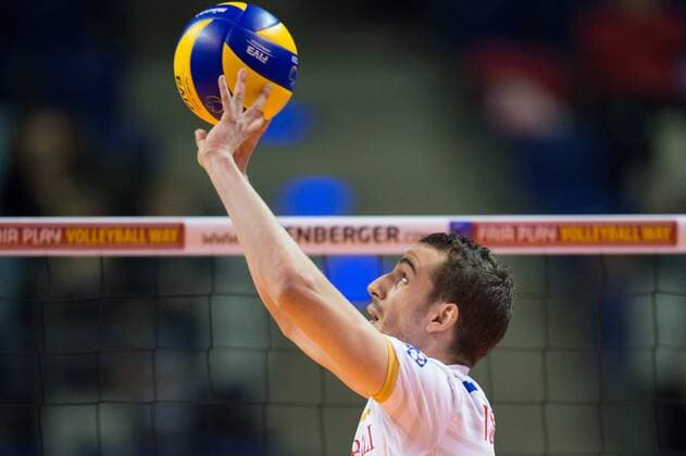 06.01.2016, Max Schmeling Halle, Berlin Volleyball, Olympiaqualifikation, Frankreich (FRA) vs. Russland (RUS) Zuspiel Benjamin Toniutti ( 6 FRA)