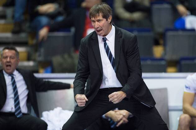 06.01.2016, Max Schmeling Halle, Berlin Volleyball, Olympiaqualifikation, Frankreich (FRA) vs. Russland (RUS) Jubel Laurent Tillie (Trainer Coach FRA)