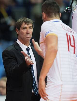 Berlin, Deutschland, 06.01.2016: Volleyball Olympia Qualifikation Männer Maenner 2016 - Spiel 6 Russland - Frankreich. Trainer Laurent Tillie (France), Nicolas Le Goff (France 14)