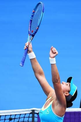 07.0.2016. Auckland, New Zealand. Tamira Paszek (AUT) celebrates her win over Kristen Flipkens (BEL) during Day 4 Quarter Finals of the 2016 ASB Classic Womens. ASB Tennis Centre, Auckland, New Zealand. Thursday 7 January 2016. xChrisxSymesx  ActionPlus11694580