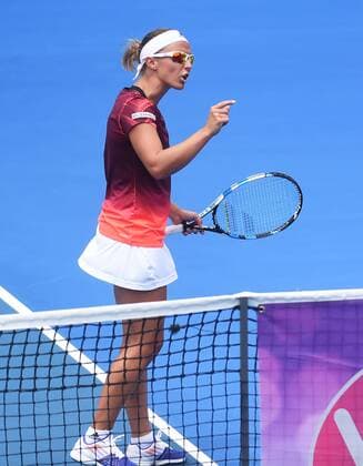 07.0.2016. Auckland, New Zealand. Kirsten Flipkins (BEL) talks to the chair umpire on Quarter Finals Day at the ASB Classic Tennis Women s tournament. ASB Tennis Centre, Stanley st, Auckland, New Zealand. Thursday 7 January 2016. xAndrewxCornagax  ActionPlus11694602