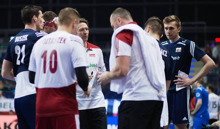 Berlin, Deutschland, 07.01.2016: Volleyball Olympia Qualifikation Männer Maenner 2016 - Spiel 7 Polen - Belgien. Trainer Stephane Antiga (Poland) bei einer Auszeit