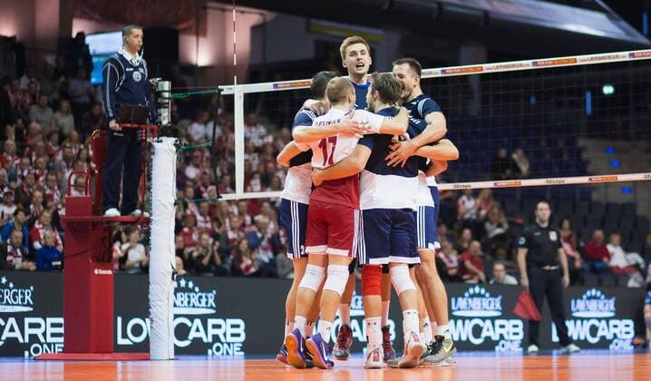 Berlin, Deutschland, 07.01.2016: Volleyball Olympia Qualifikation Männer Maenner 2016 - Spiel 7 Polen - Belgien. Jubel Polen v.li. Rafal Buszek (Poland 21), Pawel Zatorski (Poland 17), Mateusz Bieniek (Poland 9), Michal Kubiak (Poland 13), Bartosz Kurek (Poland 6)