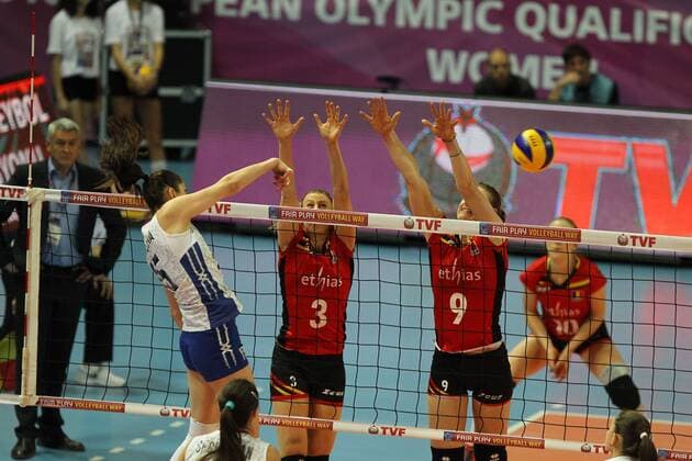 Volleyball, Olympia Quali Damen, Belgien - Russland 2016 European Olympic Qualification Pool B Day 4 - match Belgium and Russia at Baskent Sports Hall in Ankara on January 7, 2016. Final Score: Belgium 0 - Russia 3 Pictured: Frauke Dirickx 3 , Freya Aelbrechtt 9 of Belgium and Tatiana Kosheleva 15 of Russia. 
