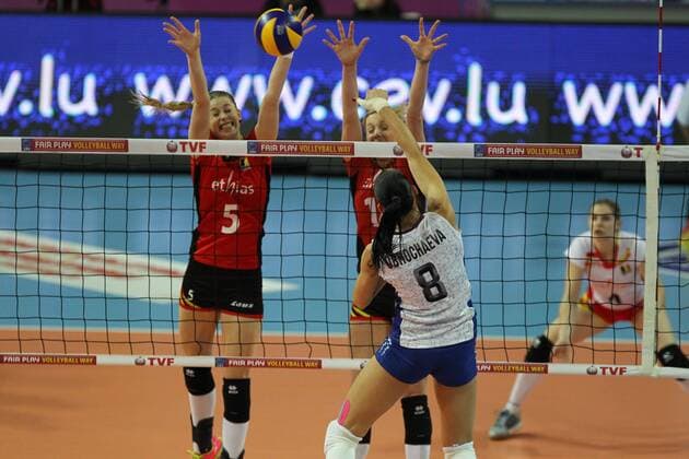 Volleyball, Olympia Quali Damen, Belgien - Russland 2016 European Olympic Qualification Pool B Day 4 - match Belgium and Russia at Baskent Sports Hall in Ankara on January 7, 2016. Final Score: Belgium 0 - Russia 3 Pictured: Laura Heyrman 5 of Belgium and Nataliia Obmochaeva 8 of Russia. 