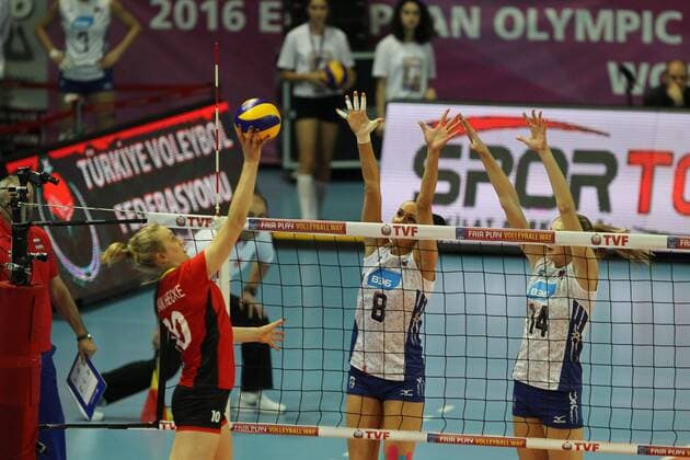 Volleyball, Olympia Quali Damen, Belgien - Russland 2016 European Olympic Qualification Pool B Day 4 - match Belgium and Russia at Baskent Sports Hall in Ankara on January 7, 2016. Final Score: Belgium 0 - Russia 3 Pictured: Lise van Hecke 10 of Belgium and Nataliia Obmochaeva 8, Irina Fetisova 14 of Russia. 