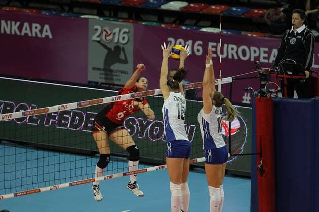 Volleyball, Olympia Quali Damen, Belgien - Russland 2016 European Olympic Qualification Pool B Day 4 - match Belgium and Russia at Baskent Sports Hall in Ankara on January 7, 2016. Final Score: Belgium 0 - Russia 3 Pictured: Charlotte Leys 6 of Belgium and Irina Zaryazkho 16, Ekaterina Kosianenko 10 of Russia. 