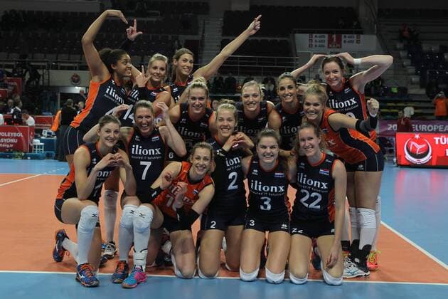 Volleyball, Olympia Quali Damen, Niederlande bejubeln Sieg über Kroatien 2016 European Olympic Qualification Pool A Day 4 - match Netherlands and Craotia at Baskent Sports Hall in Ankara on January 7, 2016. Final Score: Netherlands 3 - Croatia 0 Pictured: Netherlands team players celebrate after the match. 
