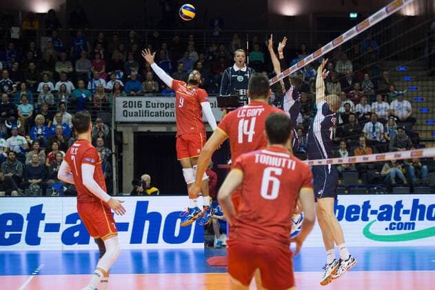 07.01.2016, Max Schmeling Halle, Berlin Volleyball, Olympiaqualifikation, Frankreich (FRA) vs. Finnland (FIN) Angriff Earvin Ngapeth ( 9 FRA)
