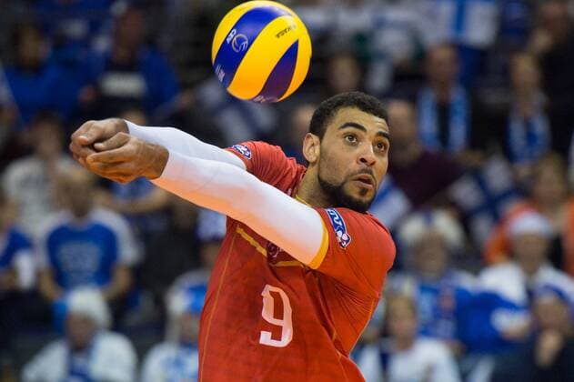07.01.2016, Max Schmeling Halle, Berlin Volleyball, Olympiaqualifikation, Frankreich (FRA) vs. Finnland (FIN) Annahme Earvin Ngapeth ( 9 FRA)