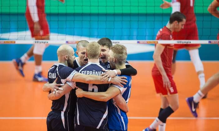 Berlin, Deutschland, 07.01.2016: Volleyball Olympia Qualifikation Männer Maenner 2016 - Spiel 9 Finnland - Frankreich. Antti Siltala (Finland 5), Jukka Lehtonen (Finland 18), Niklas Seppänen Seppaenen (Finland 6), Oli-Pekka Ojansivu (Finland 16), Lauri Kerminen (Finland 4)