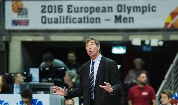 Berlin, Deutschland, 07.01.2016: Volleyball Olympia Qualifikation Männer Maenner 2016 - Spiel 9 Finnland - Frankreich. Trainer Laurent Tillie (France)