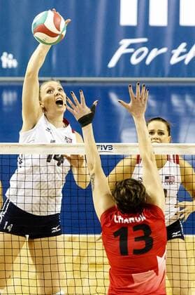 Volleyball, Damen, USA - Kanada January 07, 2016 - Lincoln, NE U.S. - Canada middle blocker Lucille Charuk 13 attempts to block United States opposite hitter Nicole Fawcett 14 kill attempt in action during a NORCECA Women s Continental Olympic Qualification Tournament match between United States and Canada at Pinnacle Bank Arena in Lincoln, NE...United States won 25-18, 25-18 and 25-15. 2016 Women s NORCECA Continental Olympic Qualification Tournament: United States vs Canada JAN 07 - ZUMAc04_