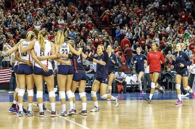 Volleyball, Damen, USA - Kanada January 07, 2016 - Lincoln, NE U.S. - United States teammates celebrate the final point in the 3rd set in action during a NORCECA Women s Continental Olympic Qualification Tournament match between United States and Canada at Pinnacle Bank Arena in Lincoln, NE...United States won 25-18, 25-18 and 25-15. 2016 Women s NORCECA Continental Olympic Qualification Tournament: United States vs Canada JAN 07 - ZUMAc04_