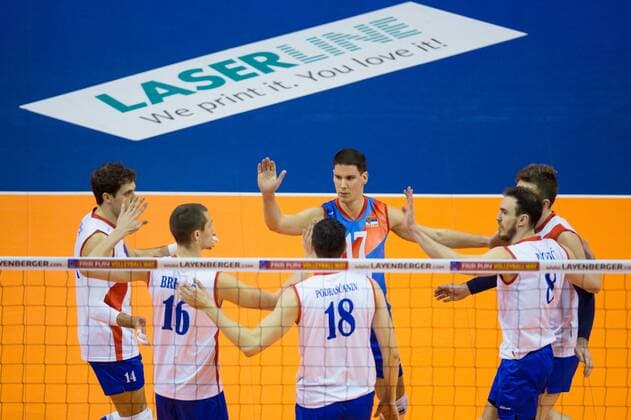 08.01.2016, Max Schmeling Halle, Berlin Volleyball, Olympiaqualifikation, Serbien (SRB) vs. Belgien (BEL) Jubel Aleksandar Atanasijevic ( 14 SRB), Aleksa Brdjovic ( 16 SRB), Marko Podrascanin ( 18 SRB), Neven Majstorovic ( 17 SRB), Marko Ivovic ( 8 SRB), Uros Kovacevic ( 2 SRB)