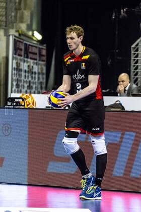Aufschlag belgischer Kapitän DEROO Sam (c) ( 3 Belgien) GER, Berlin, Volleyball, Europa, CEV, Olympia-Qualifikation, Turnier, 08.01.2016, Max-Schmeling-Halle, Serbien - Belgien