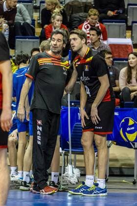 belgischer Trainer BAEYENS Dominique (head coach Belgien) im Gespräch mit COOLMAN Pieter ( 4 Belgien) GER, Berlin, Volleyball, Europa, CEV, Olympia-Qualifikation, Turnier, 08.01.2016, Max-Schmeling-Halle, Serbien - Belgien