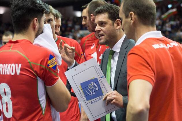 08.01.2016, Max Schmeling Halle, Berlin Volleyball, Olympiaqualifikation, Frankreich (FRA) vs. Bulgarien (BUL) Auszeit Timeout Bulgarien - Plamen Konstantinov (Trainer Coach BUL)