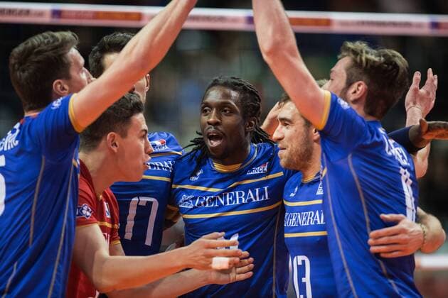 Berlin, Deutschland, 08.01.2016: Volleyball Olympia Qualifikation Männer Maenner 2016 - Spiel 8 Frankreich - Bulgarien. Jubel v.li. Nicolas Marechal (France 16), Jenia Grebennikov (France 2), Franck Lafiette (France 17), Mory Sidibe (France 21), Pierre Pujol (France 13), Julien Lyneel (France 11)