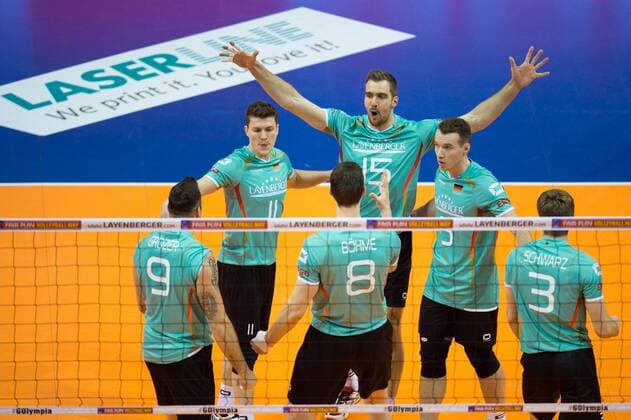 08.01.2016, Max Schmeling Halle, Berlin Volleyball, Olympiaqualifikation, Deutschland (GER) vs. Polen (POL) Jubel Georg György Gyoergy Grozer ( 9 GER), Lukas Kampa ( 11 GER), Marcus Böhme Boehme ( 8 GER), Tim Broshog ( 15 GER), Denys Kaliberda ( 6 GER), Sebastian Schwarz ( 3 GER)