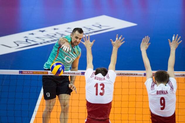 08.01.2016, Max Schmeling Halle, Berlin Volleyball, Olympiaqualifikation, Deutschland (GER) vs. Polen (POL) Angriff Georg György Gyoergy Grozer ( 9 GER) - Block Doppelblock Michal Kubiak ( 13 POL), Mateusz Bieniek ( 9 POL)
