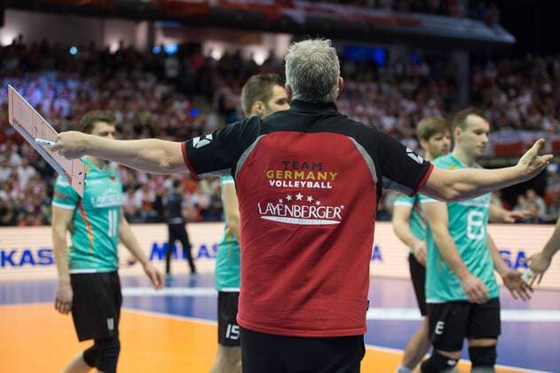 08.01.2016, Max Schmeling Halle, Berlin Volleyball, Olympiaqualifikation, Deutschland (GER) vs. Polen (POL) Vital Heynen (Bundestrainer Trainer GER)