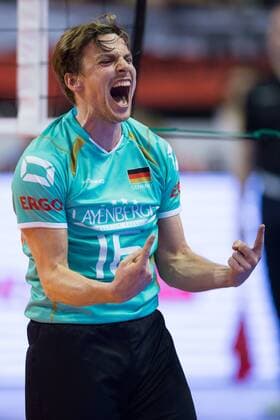 08.01.2016, Max Schmeling Halle, Berlin Volleyball, Olympiaqualifikation, Deutschland (GER) vs. Polen (POL) Jubel Patrick Steuerwald ( 16 GER)