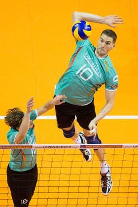 08.01.2016, Max Schmeling Halle, Berlin Volleyball, Olympiaqualifikation, Deutschland (GER) vs. Polen (POL) Patrick Steuerwald ( 16 GER), Angriff Christian Dünnes Duennes ( 10 GER)
