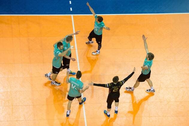 08.01.2016, Max Schmeling Halle, Berlin Volleyball, Olympiaqualifikation, Deutschland (GER) vs. Polen (POL) Jubel Tim Broshog ( 15 GER), Simon Hirsch ( 13 GER), Patrick Steuerwald ( 16 GER), Sebastian Schwarz ( 3 GER), Markus Steuerwald ( 2 GER), Tom Strohbach ( 14 GER)