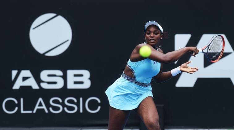 09.01.2016. Auckland, New Zealand. Sloane Stephens (USA) in action against Caroline Wozniacki on Semi Finals Day at the ASB Classic Tennis Women s tournament. ASB Tennis Centre, Stanley st, Auckland, New Zealand. Saturday 9th January 2016. Stephens beat Wozniacki by a score of 6-2, 2-6, 7-6 (3) to make the final. xAndrewxCornagax  ActionPlus11694852