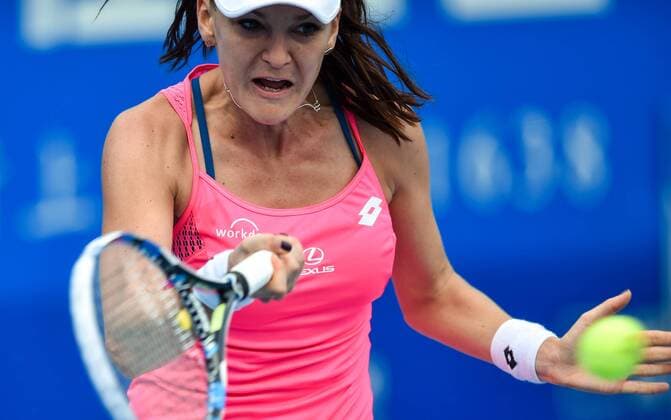 (160109) -- SHENZHEN, Jan. 9, 2016 -- Agnieszka Radwanska of Poland hits a return during the singles final match against Alison Riske of the United States at the 2016 WTA Tennis Damen Shenzhen Open Tennis Tournament in Shenzhen, south China s Guangdong Province, Jan. 9, 2016. Radwanska won 2-0 to claim the title. ) (SP)CHINA-SHENZHEN-TENNIS-SHENZHEN OPEN (CN) MaoxSiqian 