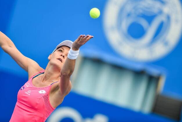(160109) -- SHENZHEN, Jan. 9, 2016 -- Agnieszka Radwanska of Poland serves the ball during the singles final match against Alison Riske of the United States at the 2016 WTA Tennis Damen Shenzhen Open Tennis Tournament in Shenzhen, south China s Guangdong Province, Jan. 9, 2016. Radwanska won 2-0 to claim the title. ) (SP)CHINA-SHENZHEN-TENNIS-SHENZHEN OPEN (CN) MaoxSiqian 