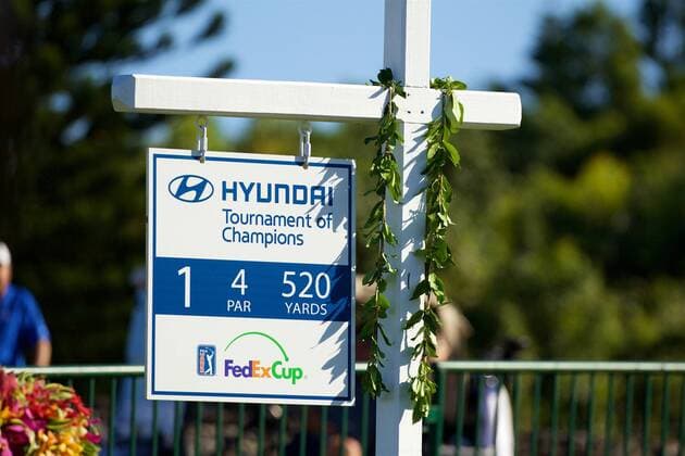January 07 2016: The first tee sign is adorned by a tea lief lei before the First Round of the Hyundai Tournament of Champions at Kapalua Plantation Course on Maui, HI. (Photo by Aric Becker Icon Sportswire) GOLF: JAN 07 PGA Golf Herren - Hyundai Tournament of Champions - First Round Icon16010705 EDITORIAL USE ONLY