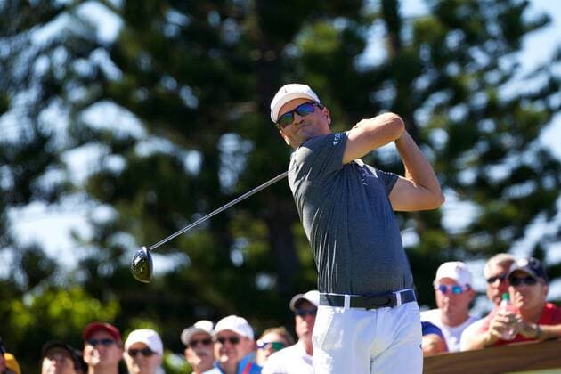 January 07 2016: Zach Johnson tees of on number three during the First Round of the Hyundai Tournament of Champions at Kapalua Plantation Course on Maui, HI. (Photo by Aric Becker Icon Sportswire) GOLF: JAN 07 PGA Golf Herren - Hyundai Tournament of Champions - First Round Icon16010741 EDITORIAL USE ONLY