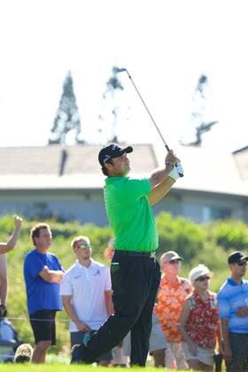 January 07 2016: Patrick Reed tees off on number eleven during the First Round of the Hyundai Tournament of Champions at Kapalua Plantation Course on Maui, HI. (Photo by Aric Becker Icon Sportswire) GOLF: JAN 07 PGA Golf Herren - Hyundai Tournament of Champions - First Round Icon16010764 EDITORIAL USE ONLY
