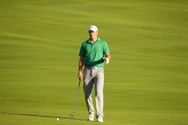 January 07 2016: Jordan Spieth walks up the eighteenth fairway during the First Round of the Hyundai Tournament of Champions at Kapalua Plantation Course on Maui, HI. (Photo by Aric Becker Icon Sportswire) GOLF: JAN 07 PGA Golf Herren - Hyundai Tournament of Champions - First Round Icon160107103 EDITORIAL USE ONLY